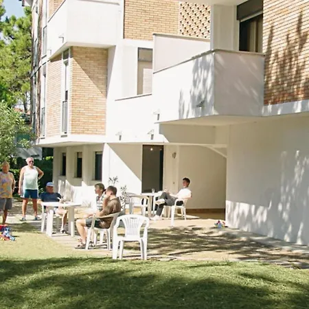 Appartement Cozy With Fenced Garden In Lignano Sabbiadoro