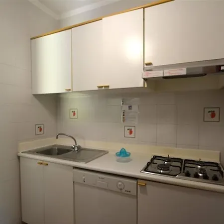 Apartamento Cozy With Fenced Garden In