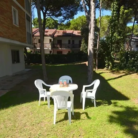 Apartamento Cozy With Fenced Garden In